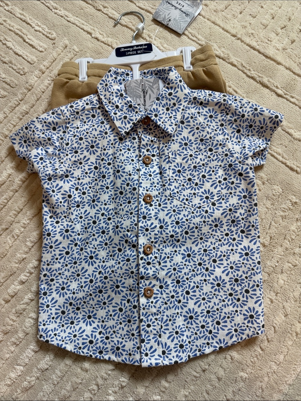 NWT Tommy Bahama Blue and White Floral Short-Sleeve Button-Down Shirt 18m